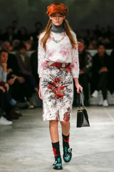 Look 38